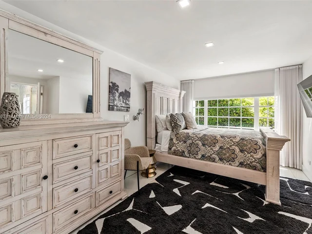 244 W San Marino Dr, Miami Beach FL 33139