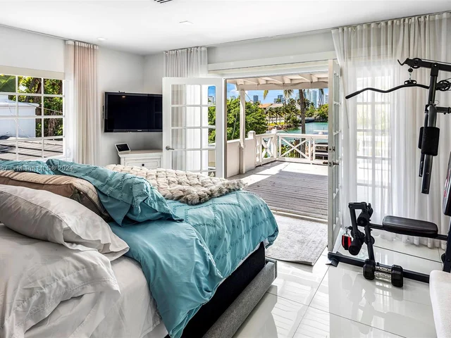 244 W San Marino Dr, Miami Beach FL 33139