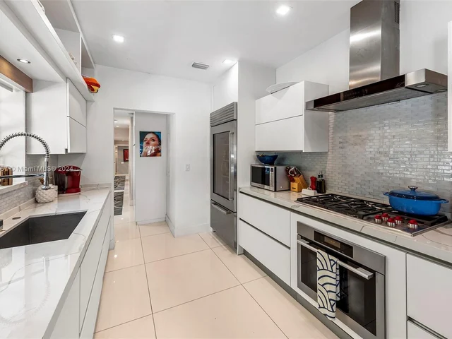 244 W San Marino Dr, Miami Beach FL 33139