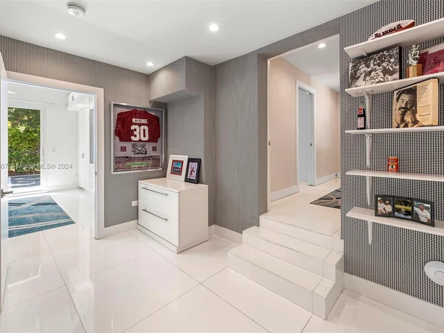 244 W San Marino Dr, Miami Beach FL 33139