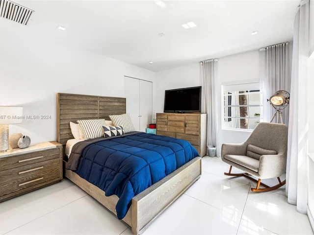 244 W San Marino Dr, Miami Beach FL 33139