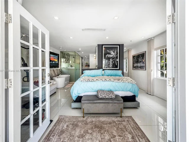 244 W San Marino Dr, Miami Beach FL 33139