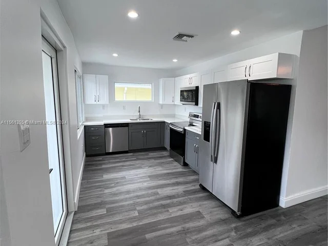 708 SE 6th Ct # 1, Fort Lauderdale FL 33301