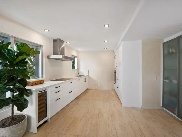 1491 Lincoln Ter # 201, Miami Beach FL 33139