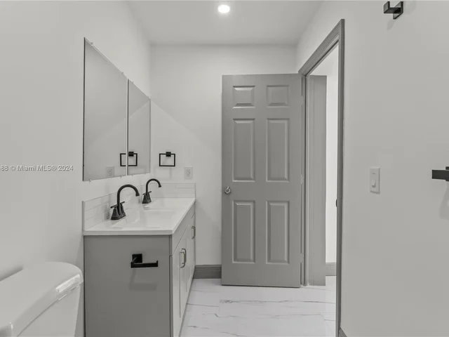 7901 NW 69th Ter, Tamarac FL 33321