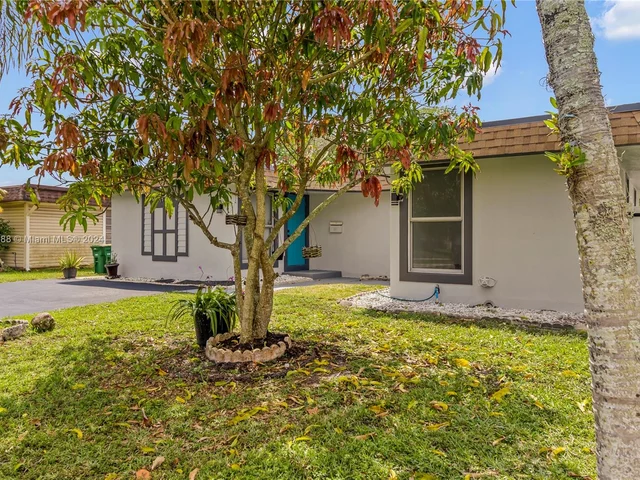 7901 NW 69th Ter, Tamarac FL 33321