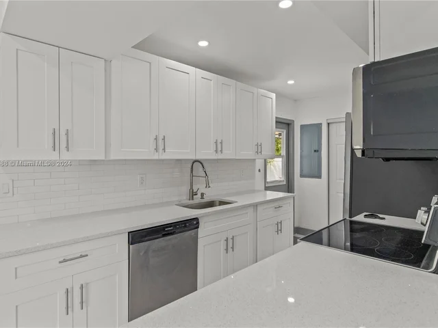 7901 NW 69th Ter, Tamarac FL 33321