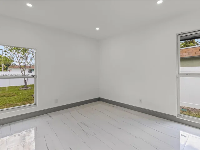 7901 NW 69th Ter, Tamarac FL 33321