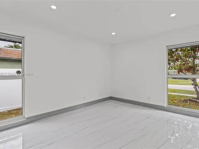 7901 NW 69th Ter, Tamarac FL 33321