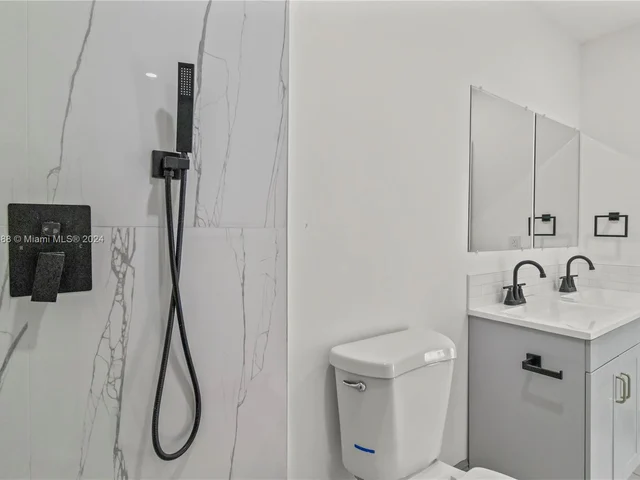 7901 NW 69th Ter, Tamarac FL 33321