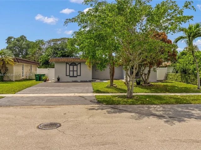 7901 NW 69th Ter, Tamarac FL 33321