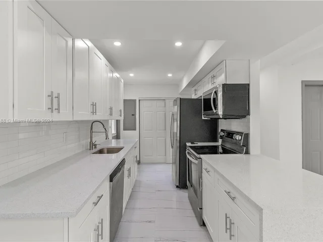 7901 NW 69th Ter, Tamarac FL 33321