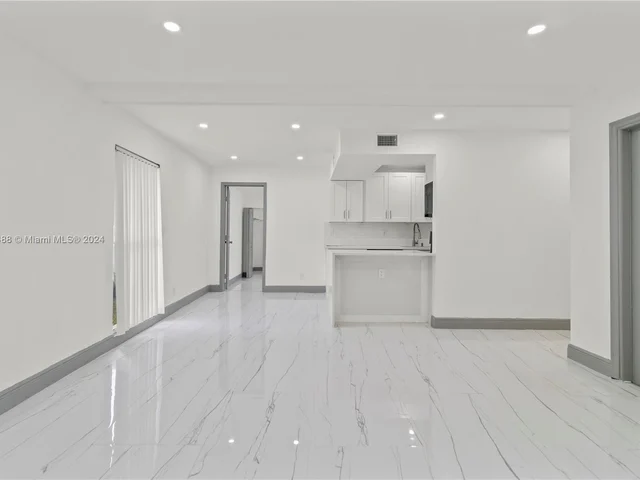 7901 NW 69th Ter, Tamarac FL 33321