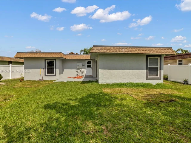 7901 NW 69th Ter, Tamarac FL 33321