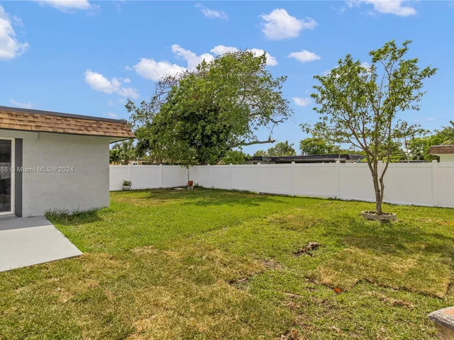 7901 NW 69th Ter, Tamarac FL 33321