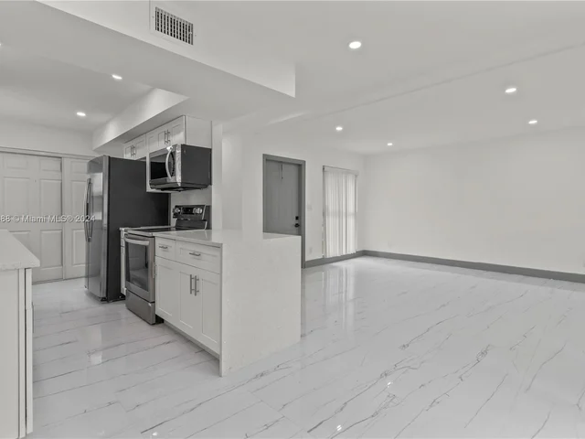 7901 NW 69th Ter, Tamarac FL 33321