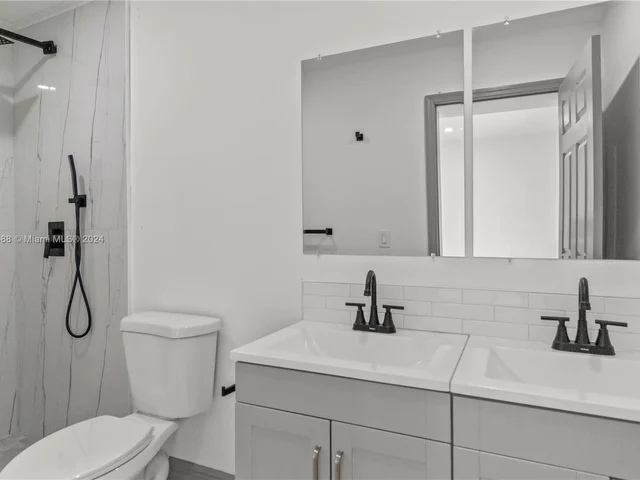 7901 NW 69th Ter, Tamarac FL 33321