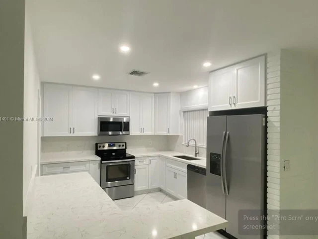 1815 N 43rd Ave, Hollywood FL 33021