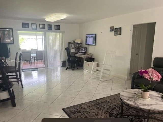 1815 N 43rd Ave, Hollywood FL 33021