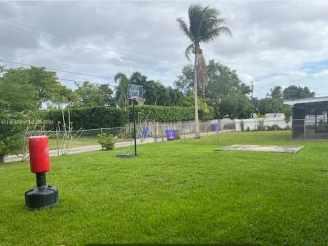 1815 N 43rd Ave, Hollywood FL 33021