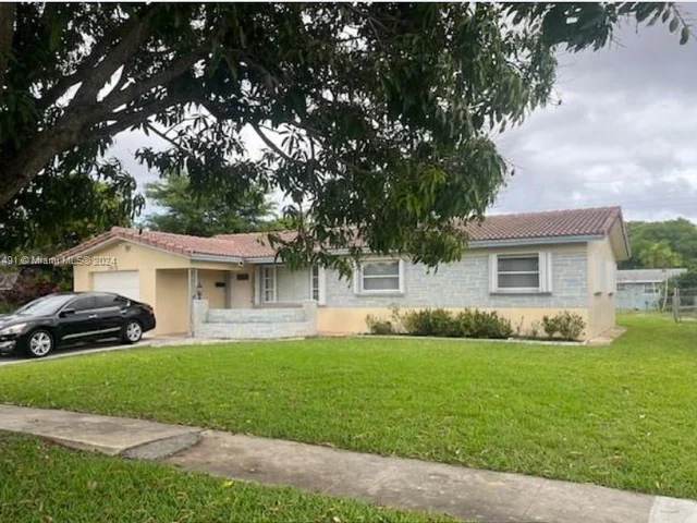 1815 N 43rd Ave, Hollywood FL 33021