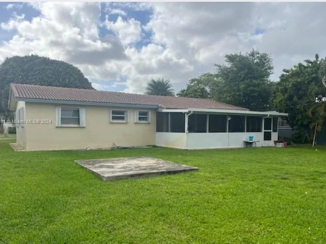 1815 N 43rd Ave, Hollywood FL 33021