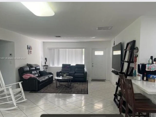 1815 N 43rd Ave, Hollywood FL 33021