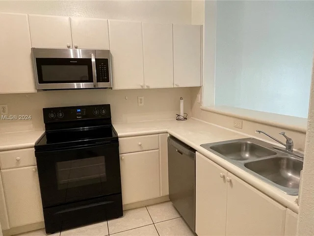 1666 SE 27th Ct # 100, Homestead FL 33035