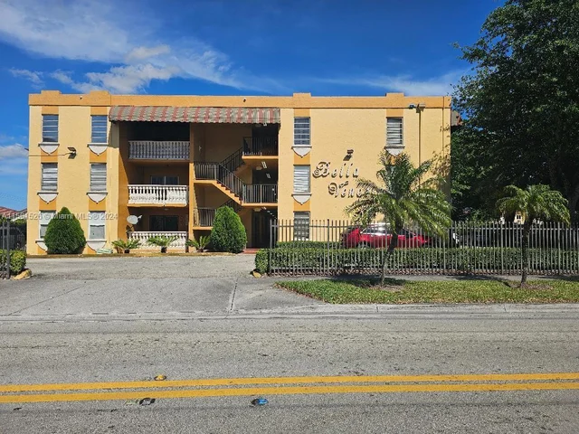 575 W 69th St # 212, Hialeah FL 33014