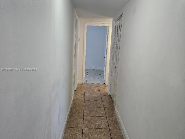 575 W 69th St # 212, Hialeah FL 33014