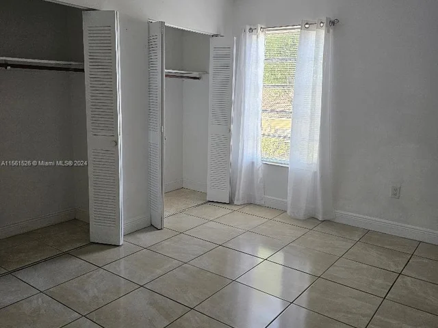 575 W 69th St # 212, Hialeah FL 33014