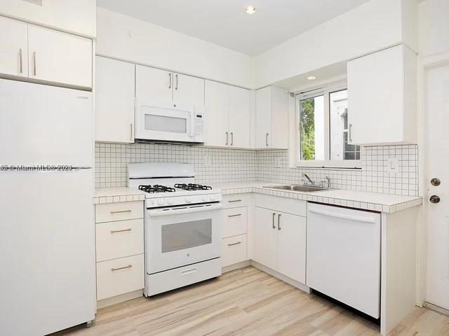 219 Menores Ave # 1, Coral Gables FL 33134