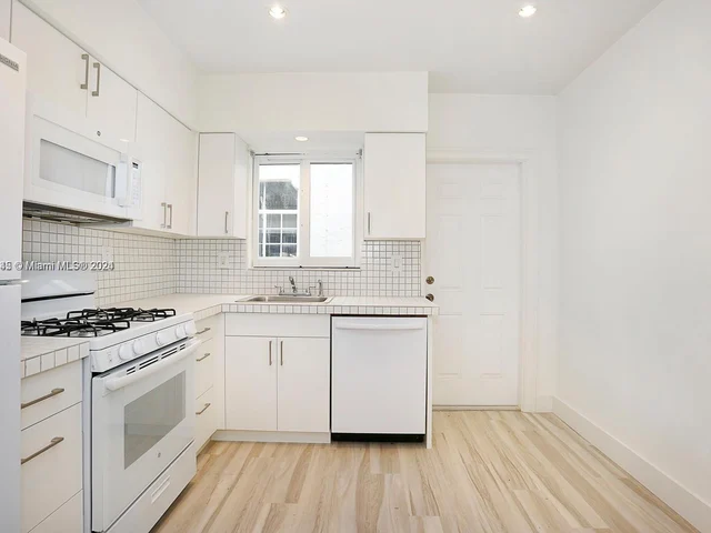 219 Menores Ave # 1, Coral Gables FL 33134