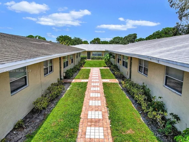 6955 SW 7th st # 4, Margate FL 33068