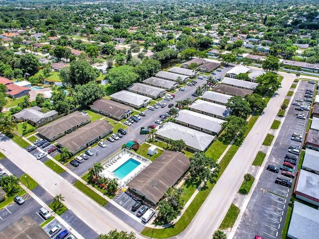 6955 SW 7th st # 4, Margate FL 33068