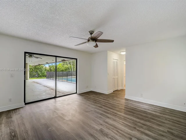 8922 NW 50th Ct, Coral Springs FL 33067