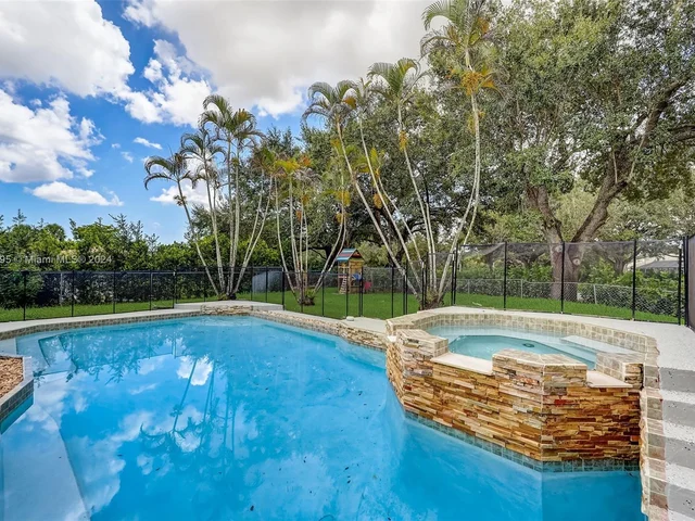 8922 NW 50th Ct, Coral Springs FL 33067