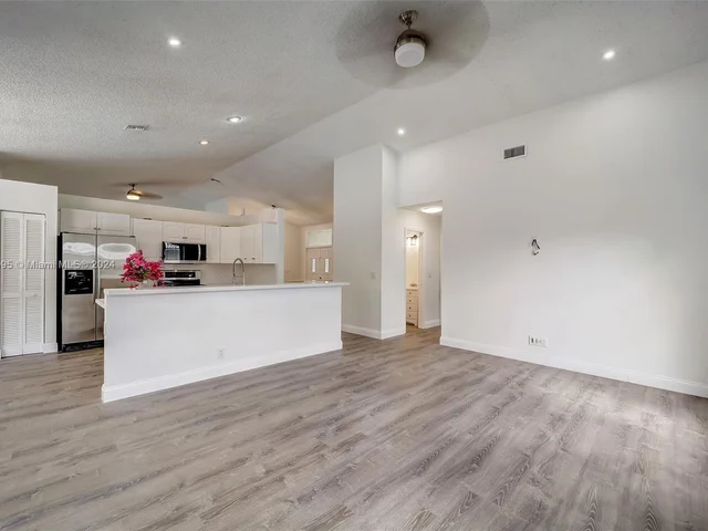 8922 NW 50th Ct, Coral Springs FL 33067