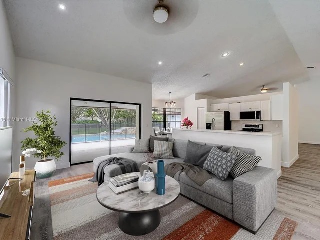 8922 NW 50th Ct, Coral Springs FL 33067