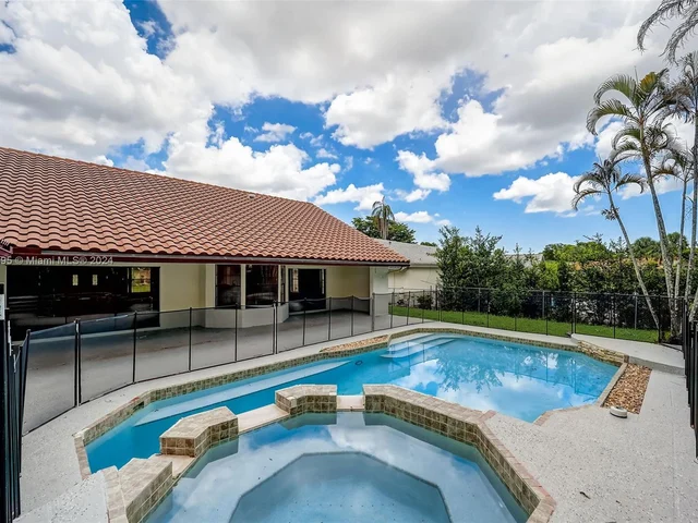 8922 NW 50th Ct, Coral Springs FL 33067