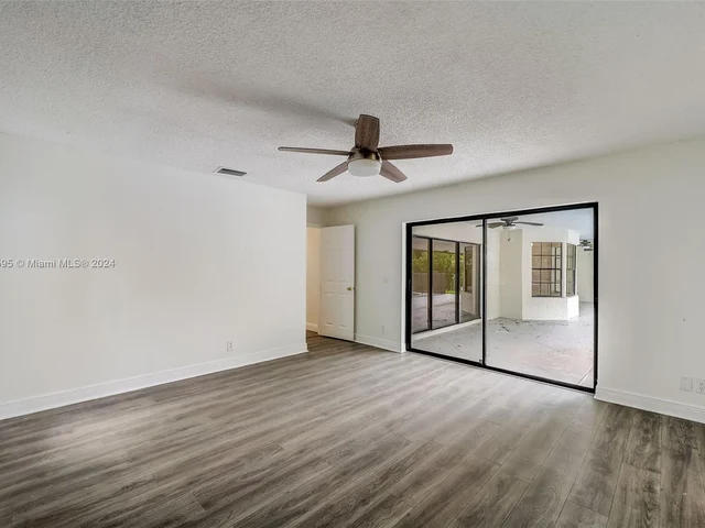 8922 NW 50th Ct, Coral Springs FL 33067