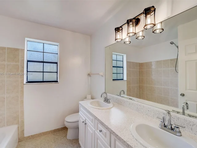 8922 NW 50th Ct, Coral Springs FL 33067