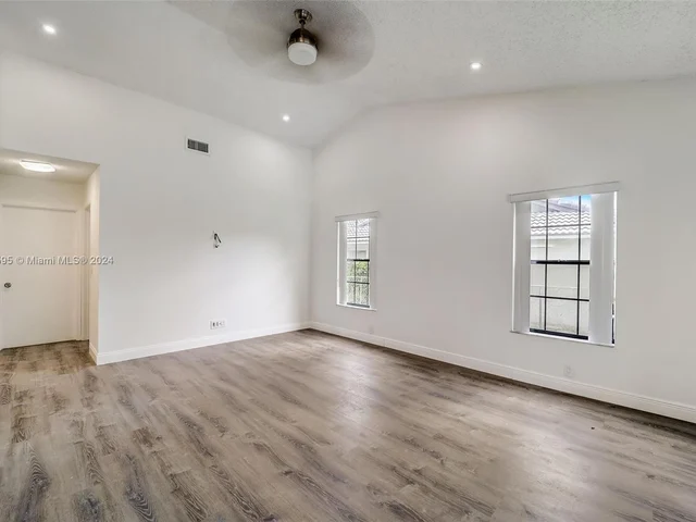 8922 NW 50th Ct, Coral Springs FL 33067