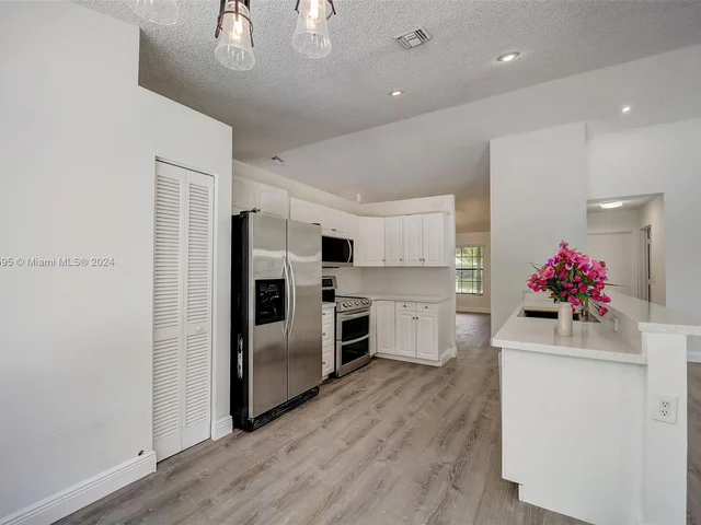 8922 NW 50th Ct, Coral Springs FL 33067