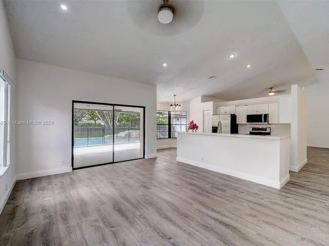 8922 NW 50th Ct, Coral Springs FL 33067