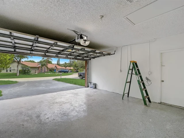 8922 NW 50th Ct, Coral Springs FL 33067