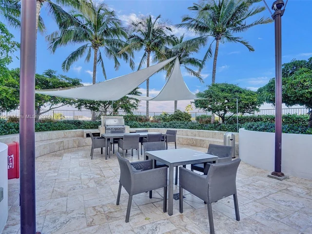 1000 Venetian Way # 101, Miami FL 33139