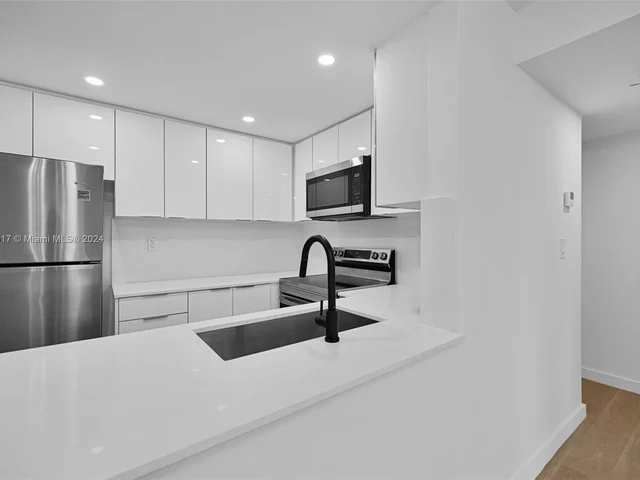 620 SW 10th St # 201, Miami FL 33130