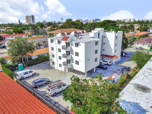 620 SW 10th St # 201, Miami FL 33130