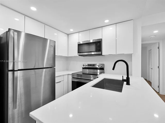 620 SW 10th St # 201, Miami FL 33130